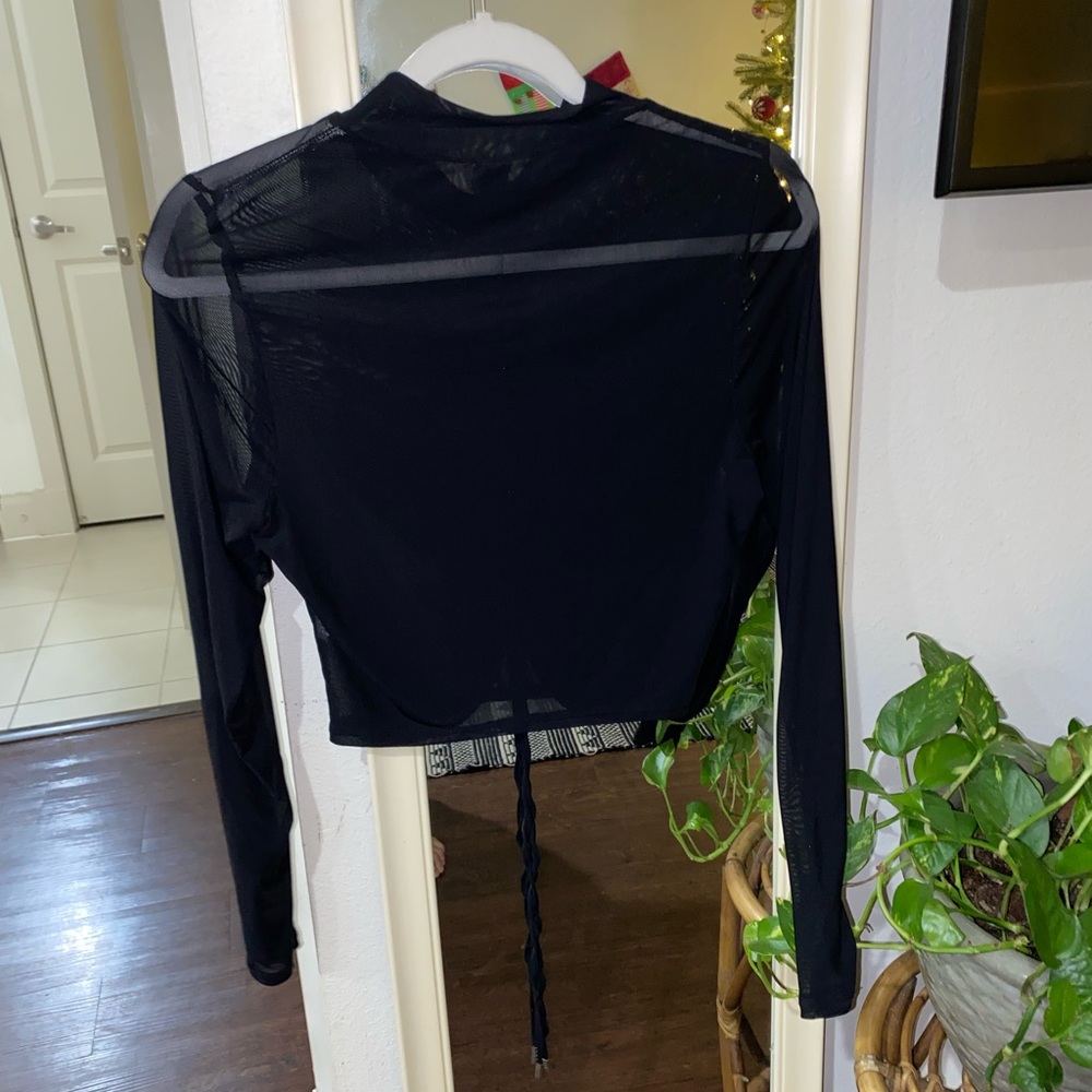 Black sheet turtle neck long sleeve shirt